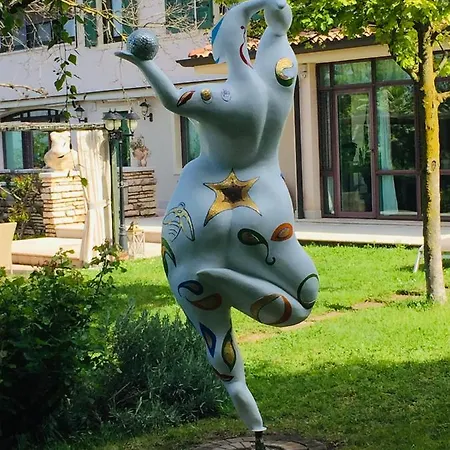 Isidoro Ampio Parco Piscina Privata, Arte E Giochi Fitness Verona